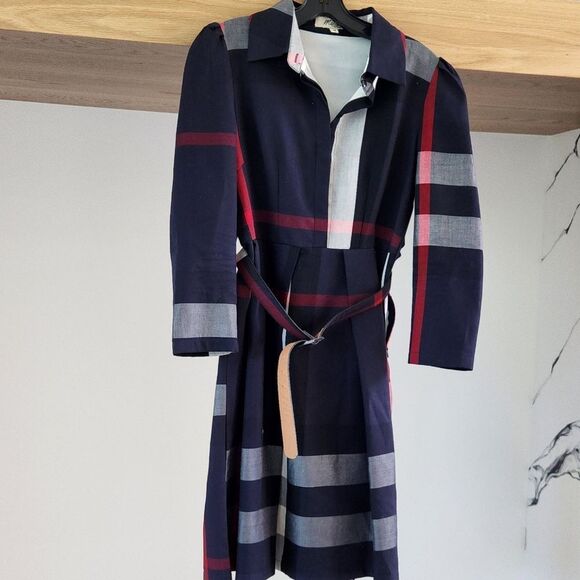 Sophisticated Blue and Red Cape with Classic Silhouette - Picture 2 of 11